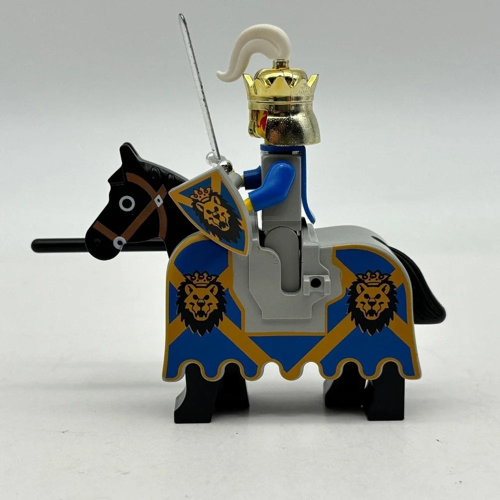 LEGO Castle Royal Knights King Leo Horse Rider Lion Shield Chrome Helmet Vintage